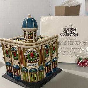 Department 56 Christmas in the City, “Hollydales” NIB
Flags in bag